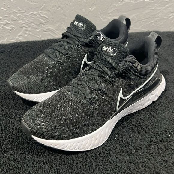 🔥 NIKE React Infinity Run Flyknit 2 Black Running Shoes Women Sz 6.5 - PERFECT - Picture 3 of 11